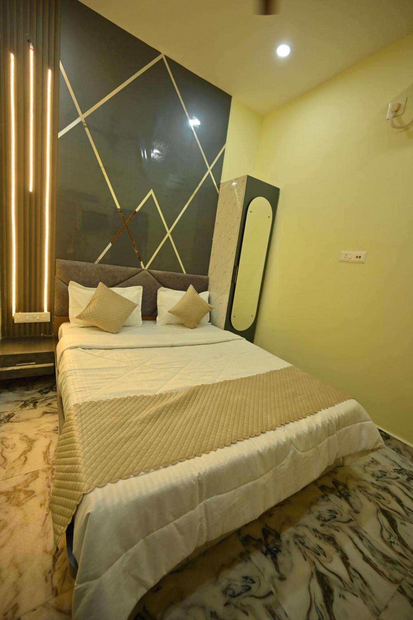 The Vintage Plaza Hotel Baripada Bagian luar foto