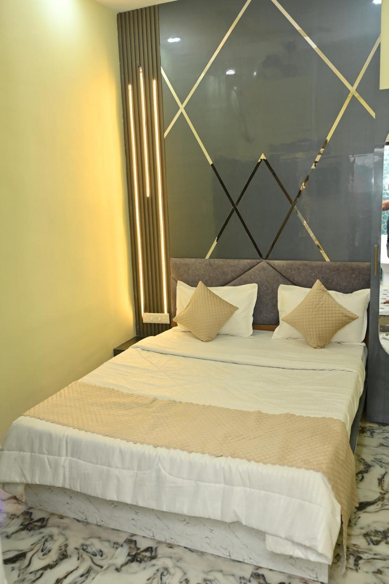 The Vintage Plaza Hotel Baripada Bagian luar foto