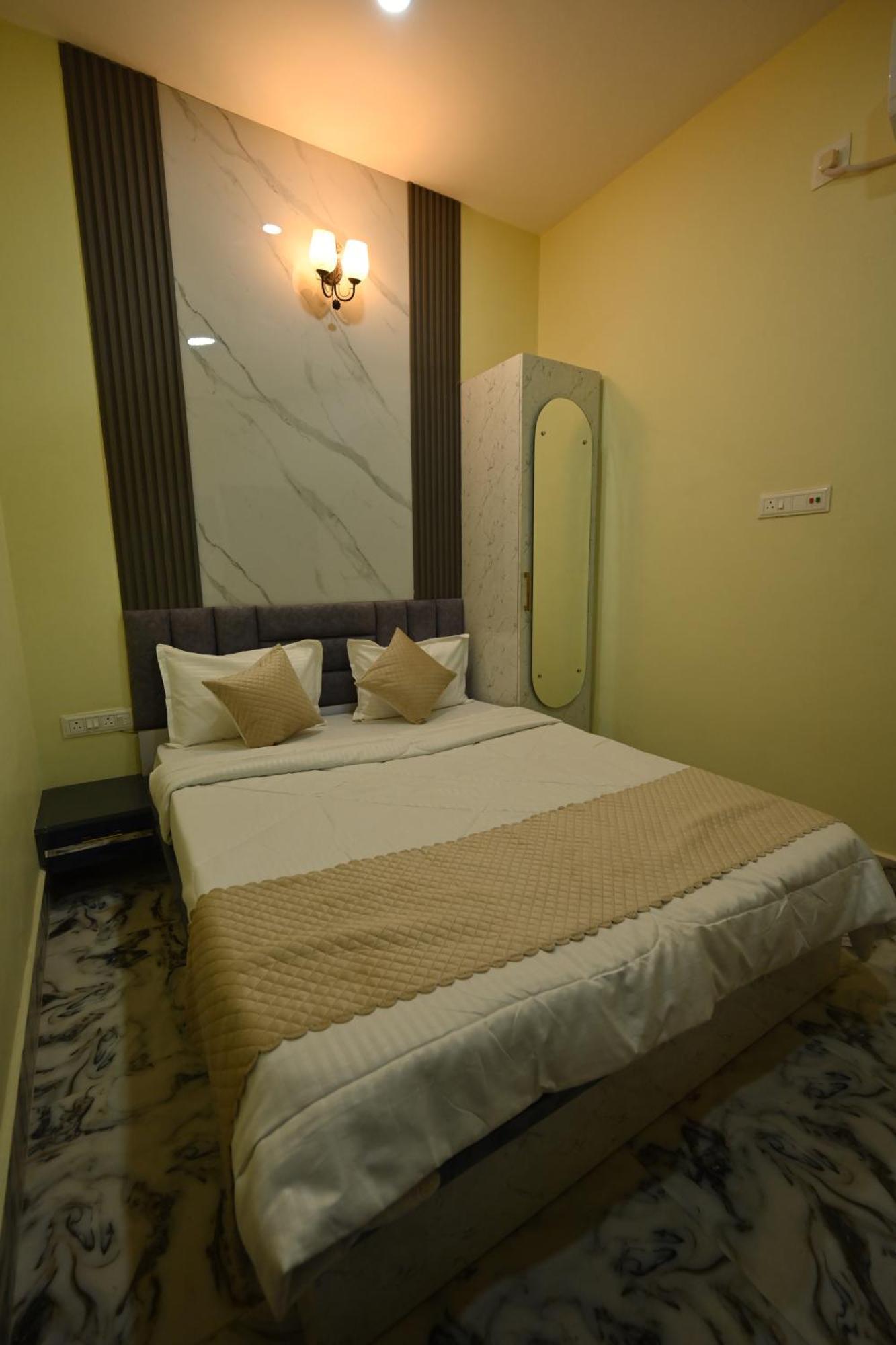 The Vintage Plaza Hotel Baripada Bagian luar foto