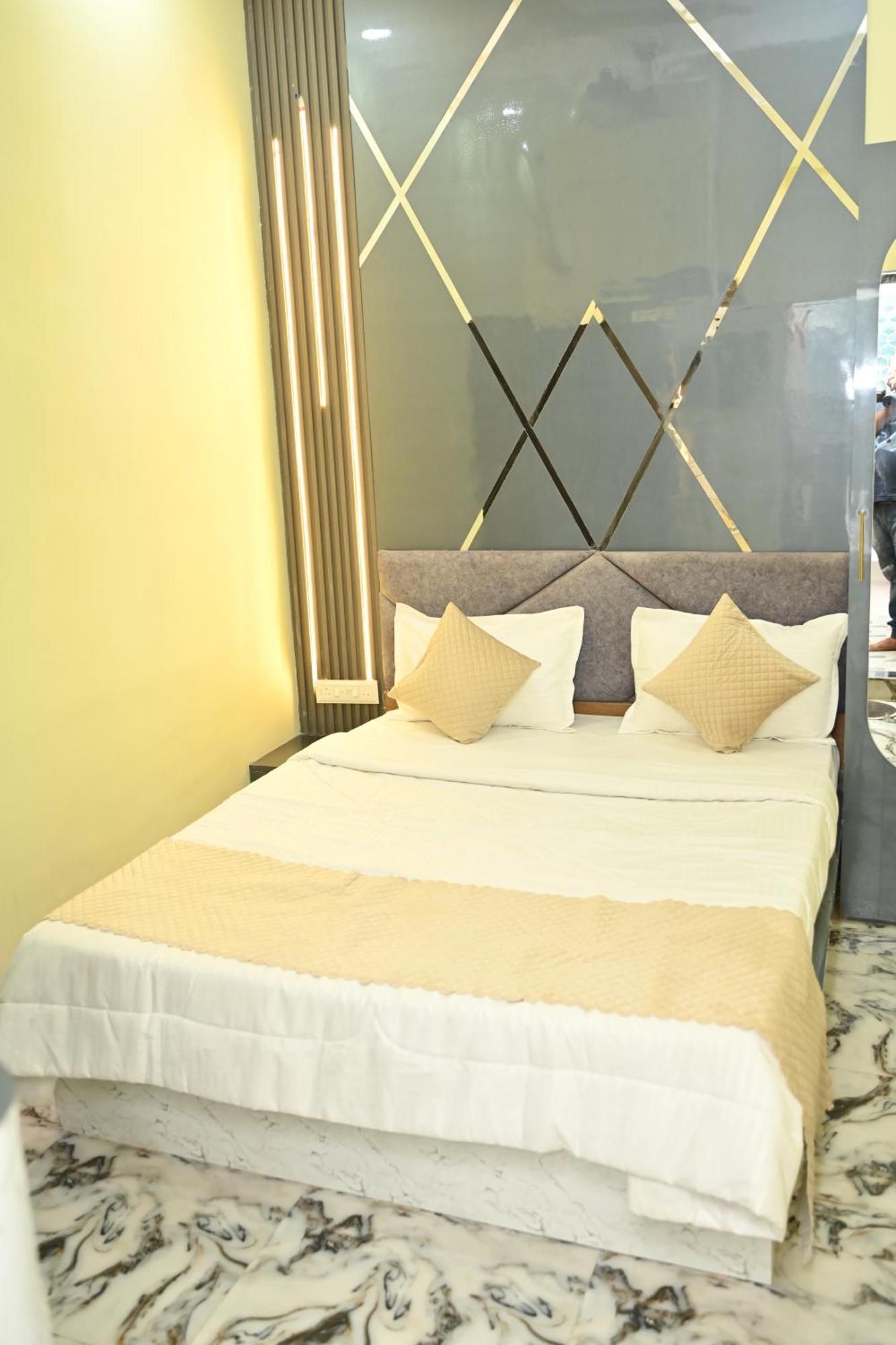 The Vintage Plaza Hotel Baripada Bagian luar foto