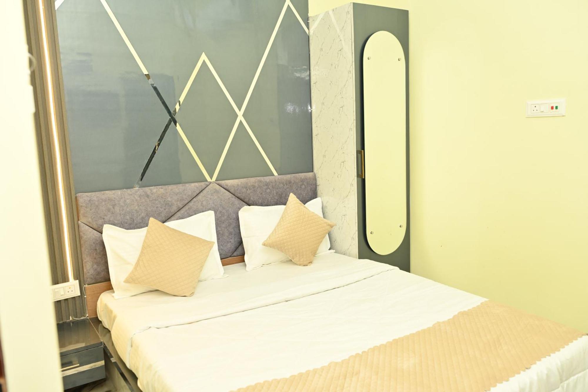 The Vintage Plaza Hotel Baripada Bagian luar foto