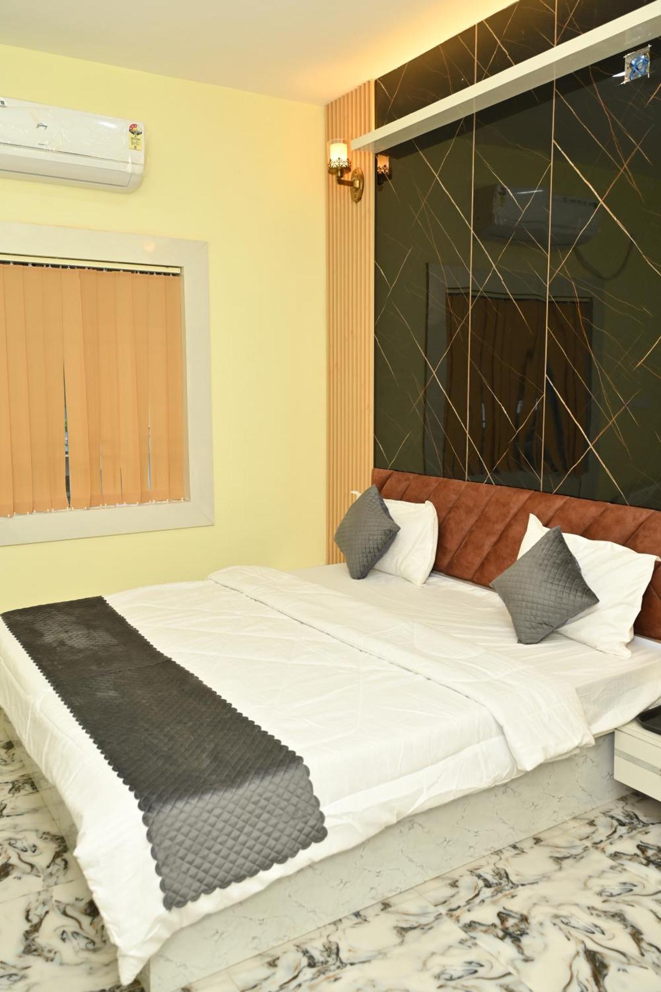 The Vintage Plaza Hotel Baripada Bagian luar foto