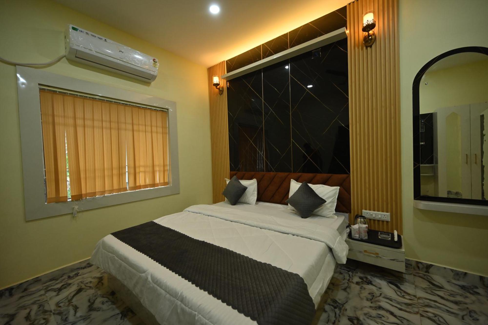 The Vintage Plaza Hotel Baripada Bagian luar foto