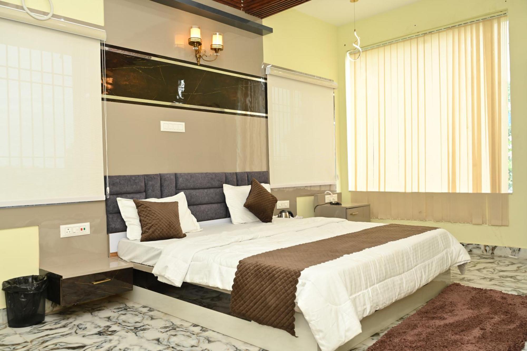 The Vintage Plaza Hotel Baripada Bagian luar foto