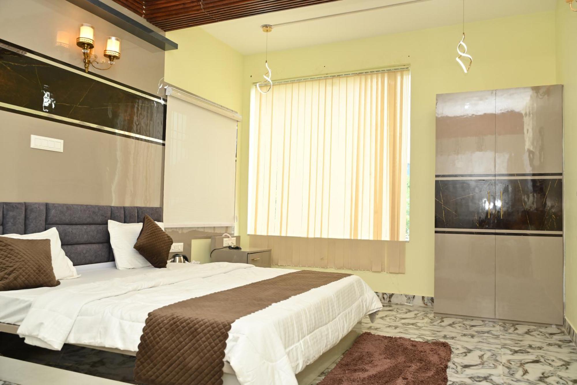 The Vintage Plaza Hotel Baripada Bagian luar foto